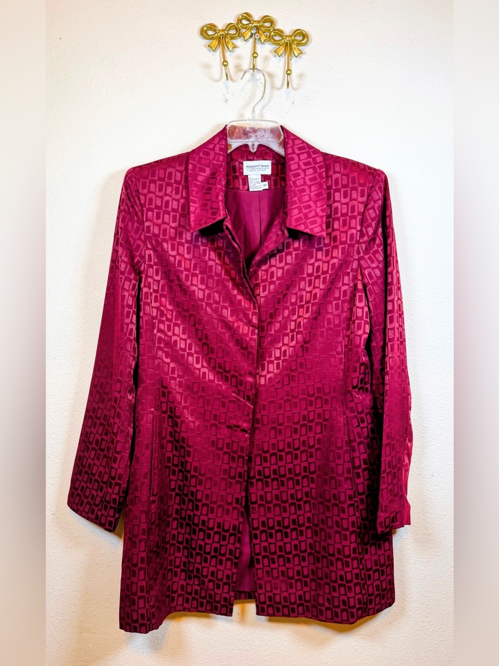 Newport News Long Deep Cranberry Textured Geometric Square Blazer. Size 18T